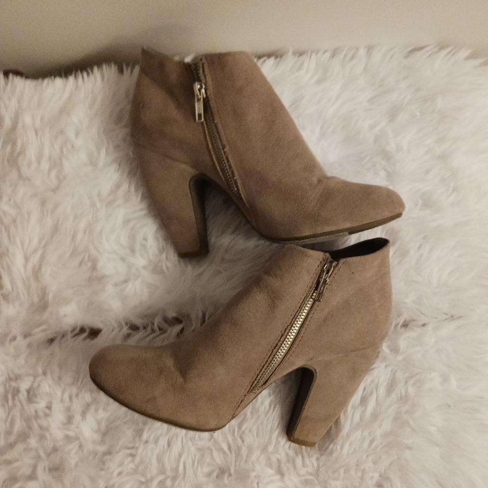MOSSIMO Women's Booties Ankle Boots Tan Size 9